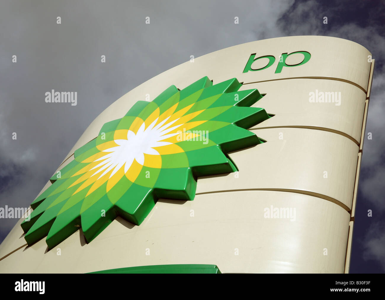 Logo sulla stazione di benzina BP a Londra Foto Stock