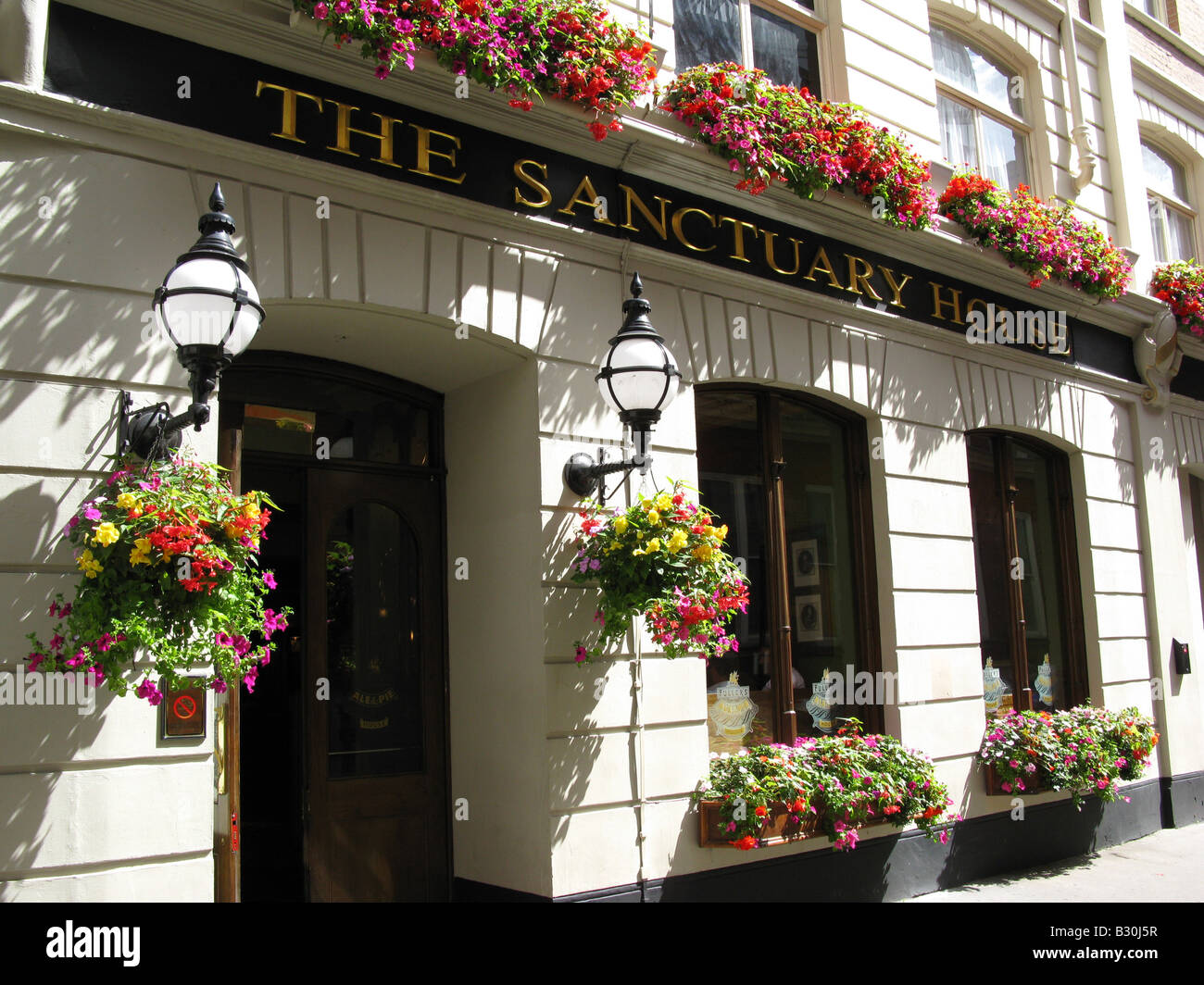 Il Sanctuary House, un gualchiere Ale & Pie House. Tothill Street, Westminster, Londra, Inghilterra, Gran Bretagna, Regno Unito, Gran Bretagna, Europa Foto Stock