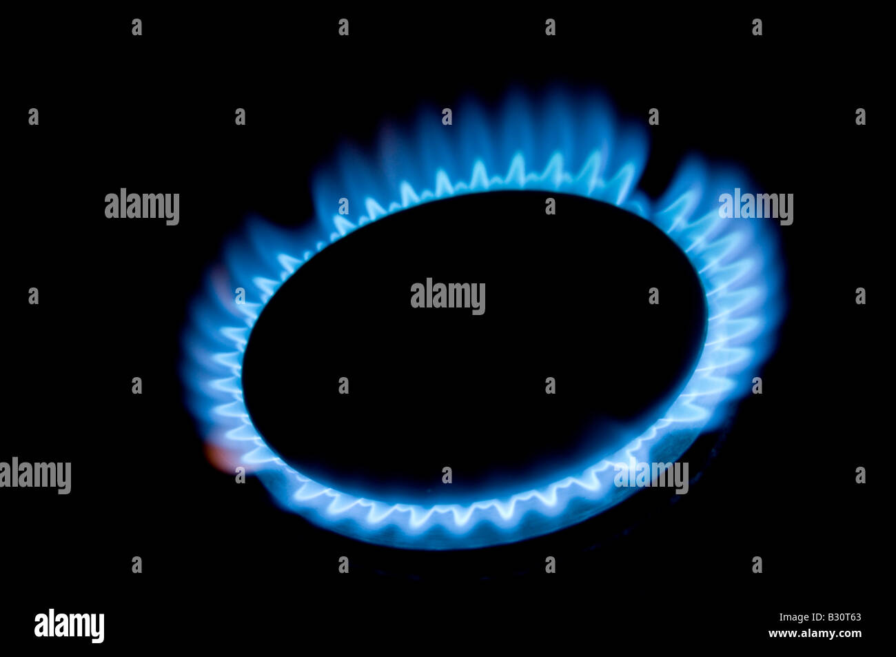 Gas di fuoco di fiamma riscaldamento termico bill rising cucinare pentola a cottura anello blu mare del Nord il GPL liquido petrolium naturale società rete uti Foto Stock