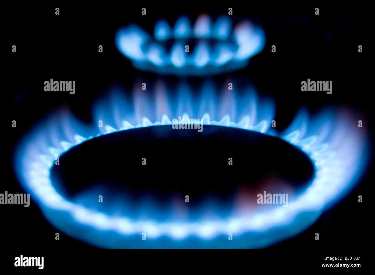 Gas di fuoco di fiamma riscaldamento termico bill rising cucinare pentola a cottura anello blu mare del Nord il GPL liquido petrolium naturale società rete uti Foto Stock