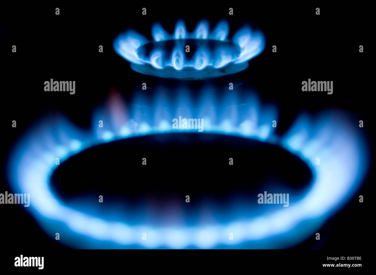 Gas di fuoco di fiamma riscaldamento termico bill rising cucinare pentola a cottura anello blu mare del Nord il GPL liquido petrolium naturale società rete uti Foto Stock