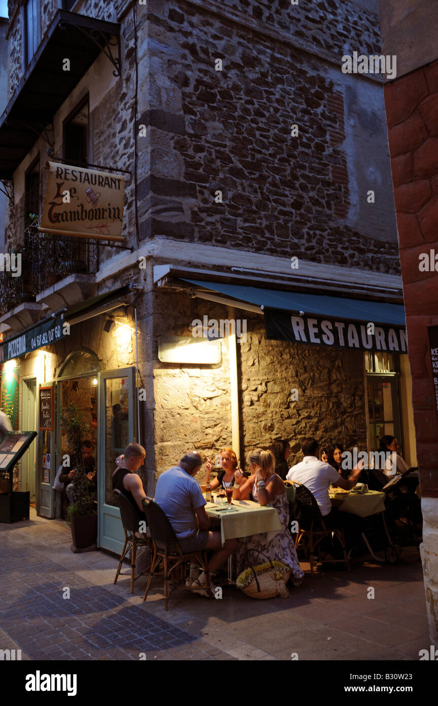 Il ristorante francese di notte Foto Stock