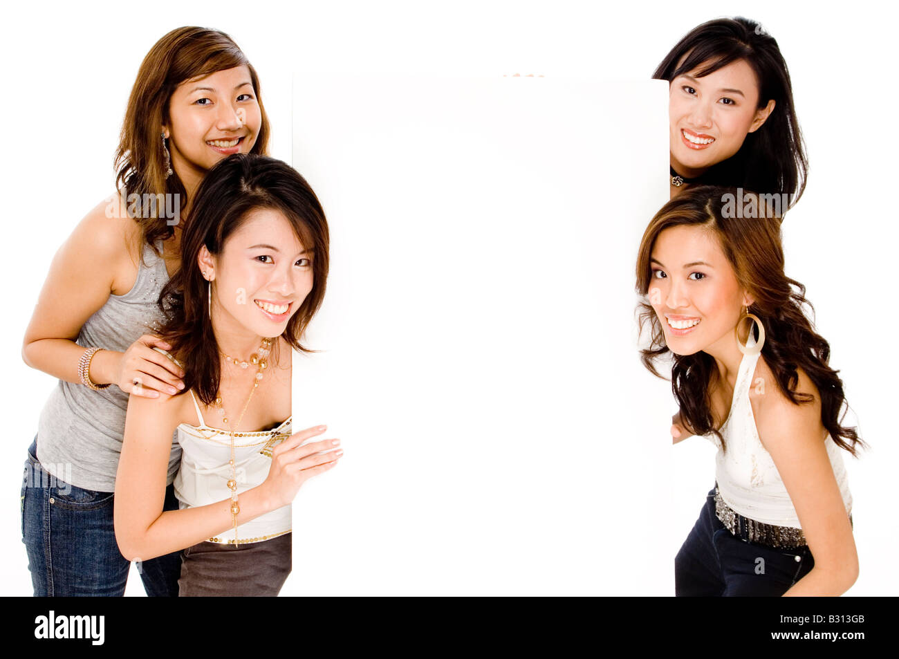 Quattro Pretty donne asiatiche con uno spazio vuoto tra di loro Foto Stock