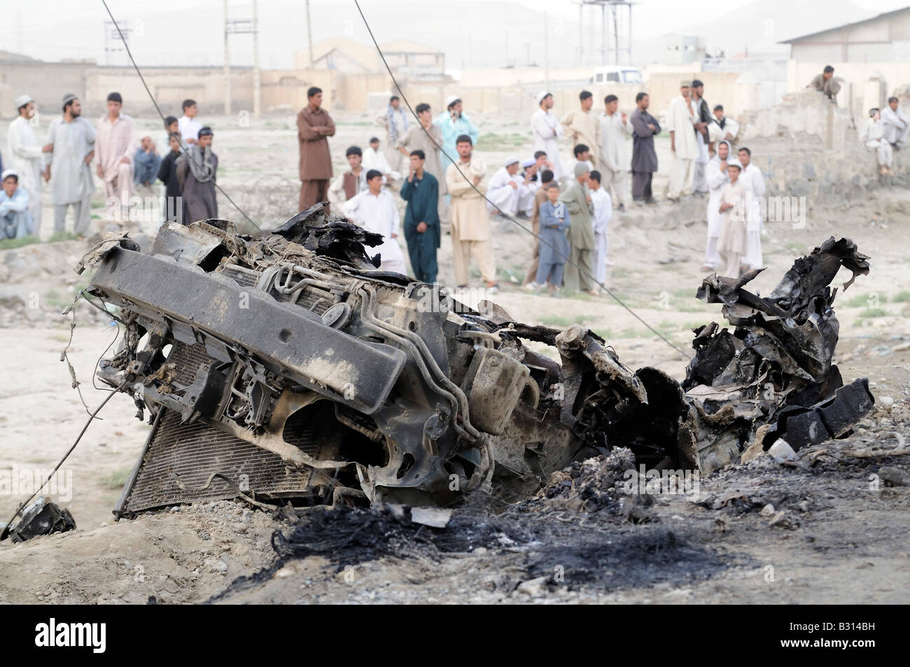 Un attentatore suicida speronato la sua auto in un convoglio della Nato di lunedì 11 ottobre 2008 in Afghanistan Kabul secondo i rapporti a leas Foto Stock