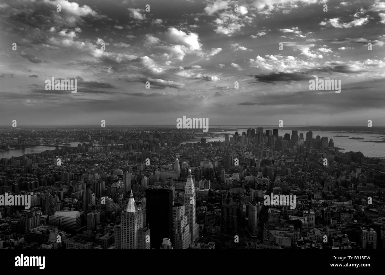 Manhattan dall' Empire State building Foto Stock