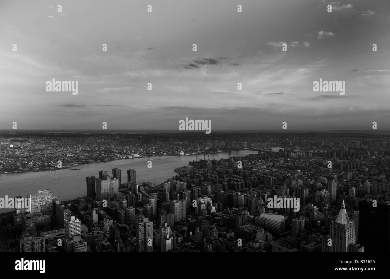 Manhattan dall' Empire State building Foto Stock