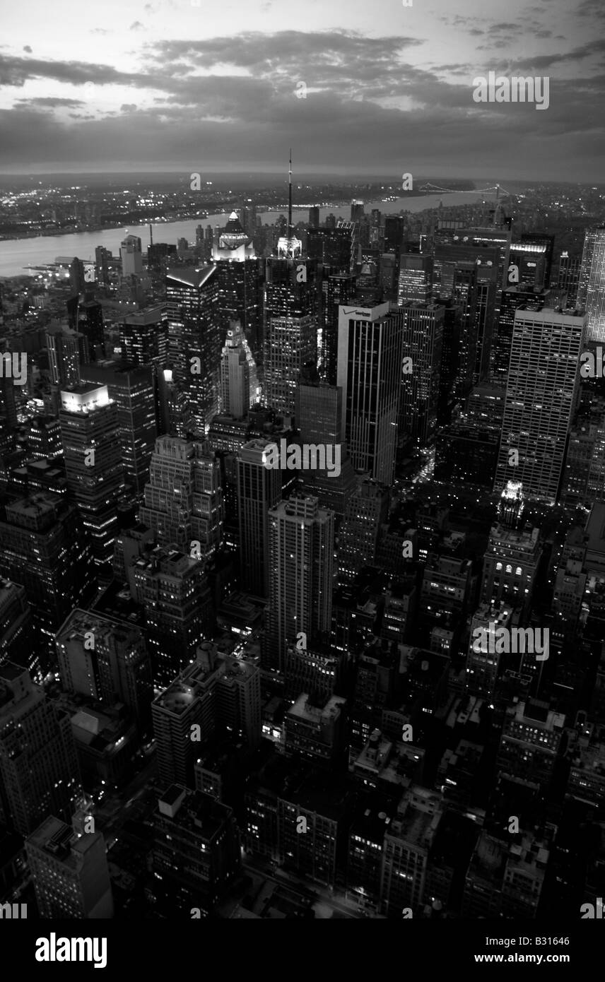 Manhattan dall' Empire State building Foto Stock