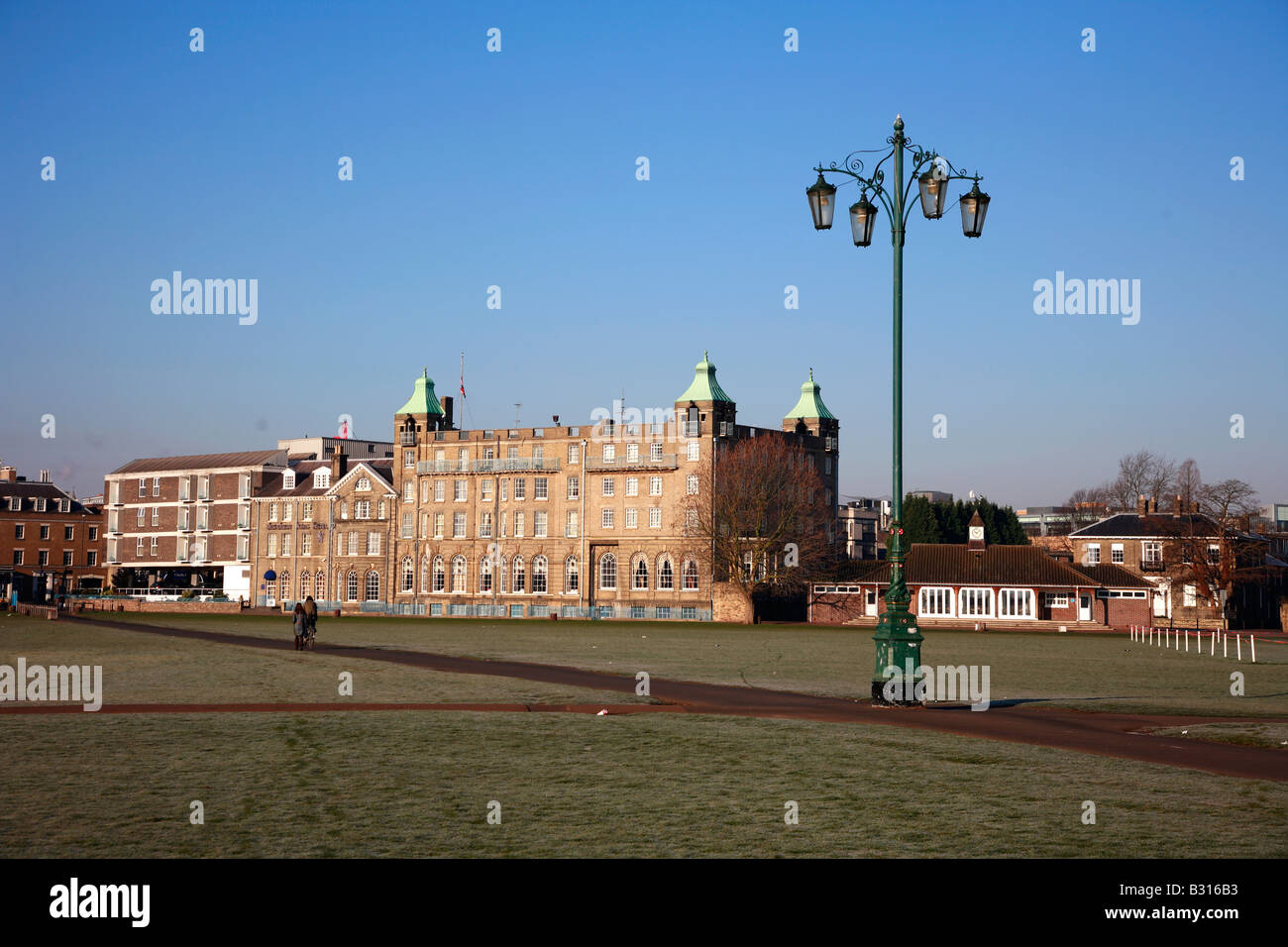 Decorativo realtà Lampost Checkpoint Parkers pezzo della città di Cambridge Cambridgeshire England Regno Unito Regno Unito Foto Stock
