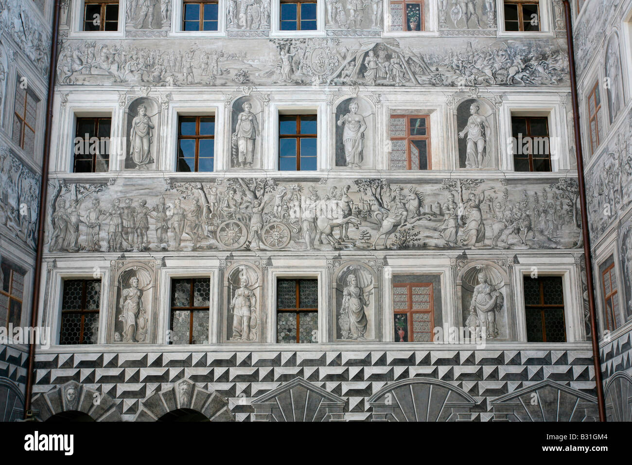 Innsbruck: Schloss Ambras: dipinti esterni Foto Stock