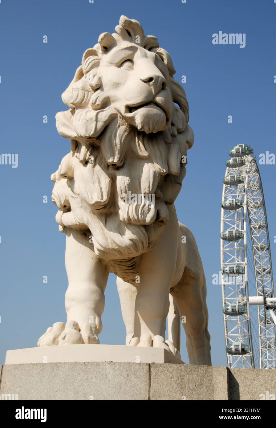 Lion e il London eye. Vecchio county hall ora un hotel Marriott London County Hall 'London 2012' Foto Stock