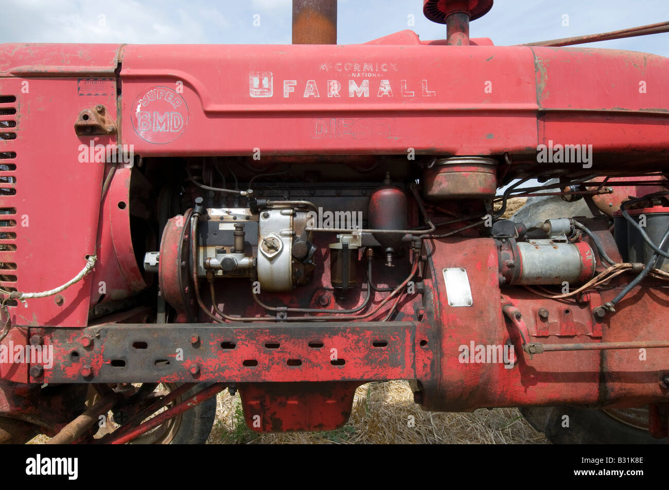 Vecchio McCormick Farmall trattore a spettacolo agricolo, Indre, Francia. Foto Stock