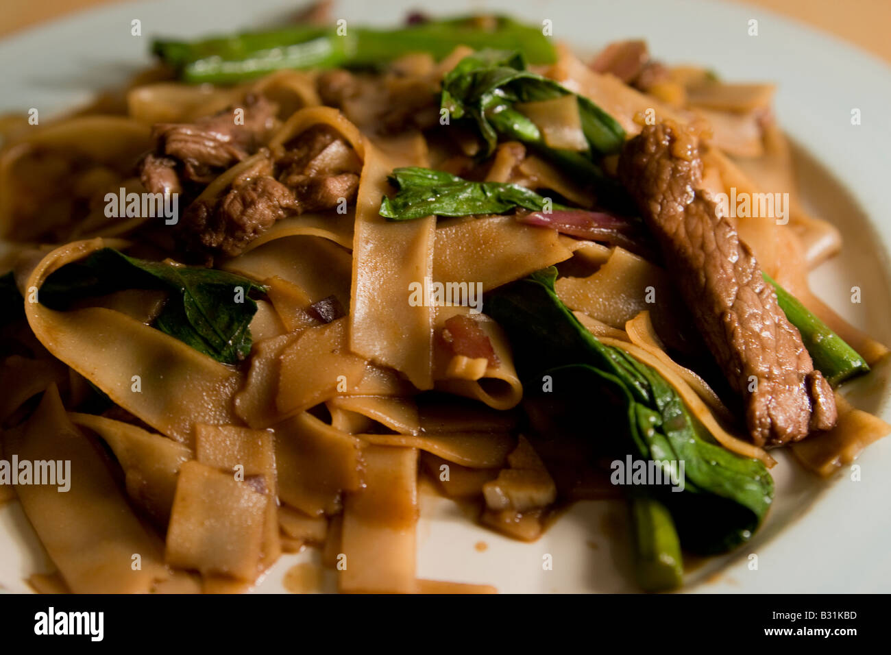 Piatto pieno di hor fun tagliatelle, un piatto cinese Foto Stock