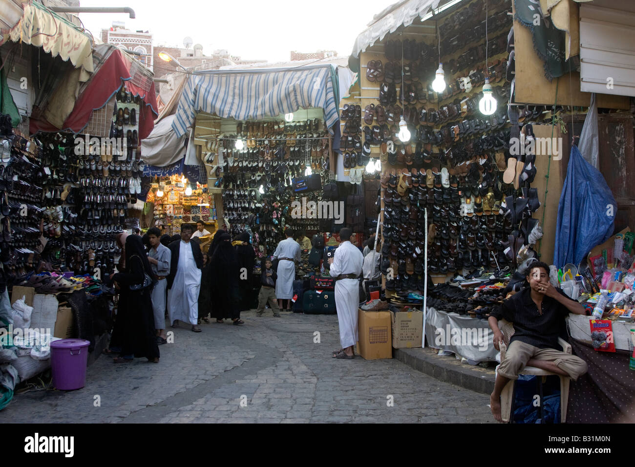 Una scena del tramonto dal mercato nella città vecchia di sana di una capitale dello Yemen Foto Stock