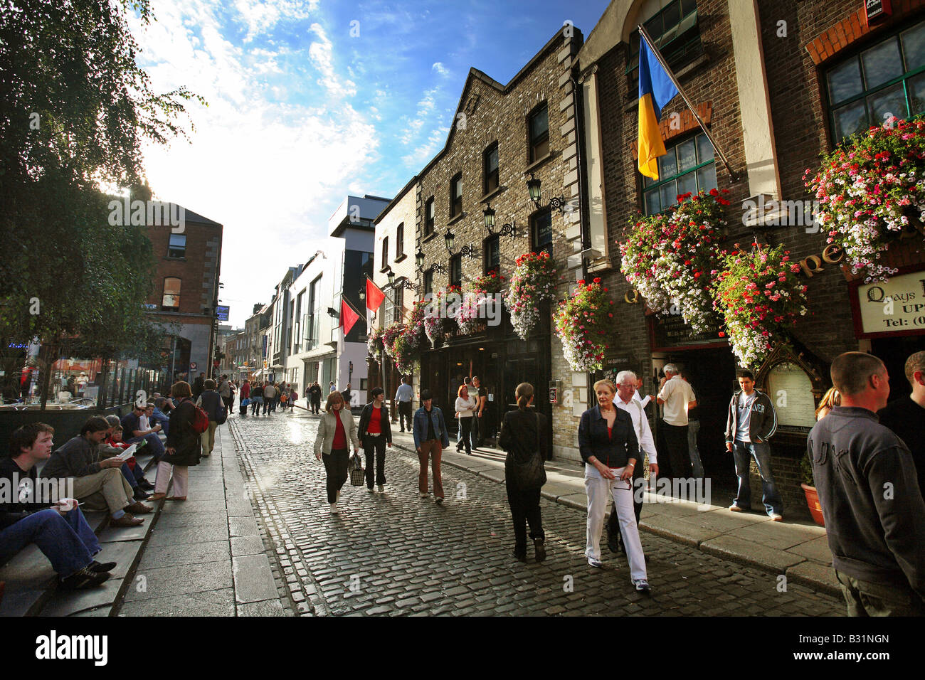 I pedoni nel centro della città di Dublino, Irlanda Foto Stock