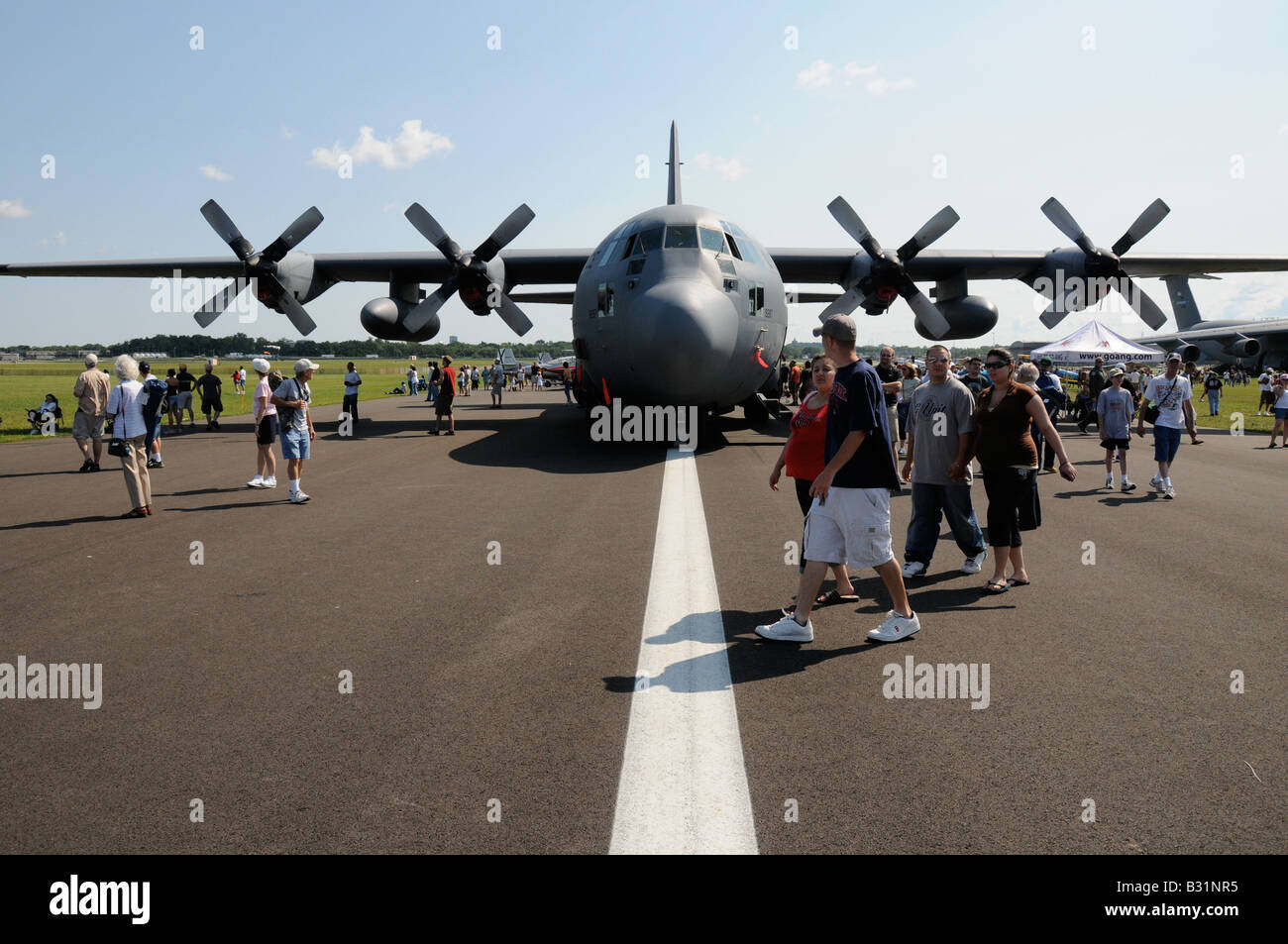 Il Lockheed C-130 Hercules trasporti pesanti su pista presso il Rochester Airshow internazionale. Foto Stock