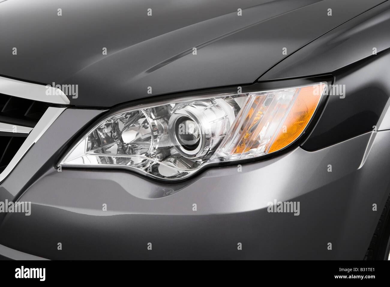 2009 Subaru Outback 2.5i Edizione speciale in argento - Faro anteriore Foto Stock