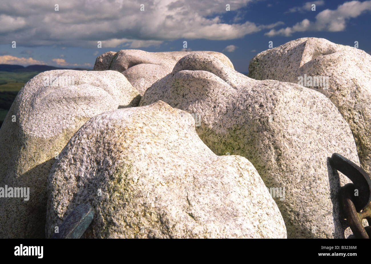Scultura dell'artista Matt Baker nel telecomando paesaggio delle colline di Galloway Scotland Regno Unito Foto Stock