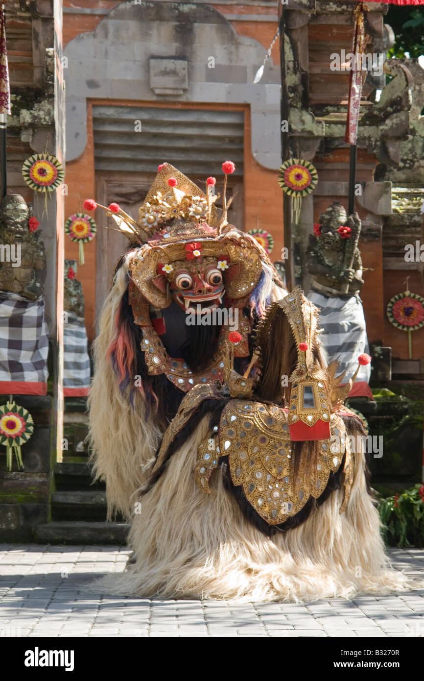 La mattina spettacolo di danza Barong in Batubulan (Bali - Indonesia). Spectacle de danse Barong à Batubulan (Bali - Indonésie). Foto Stock