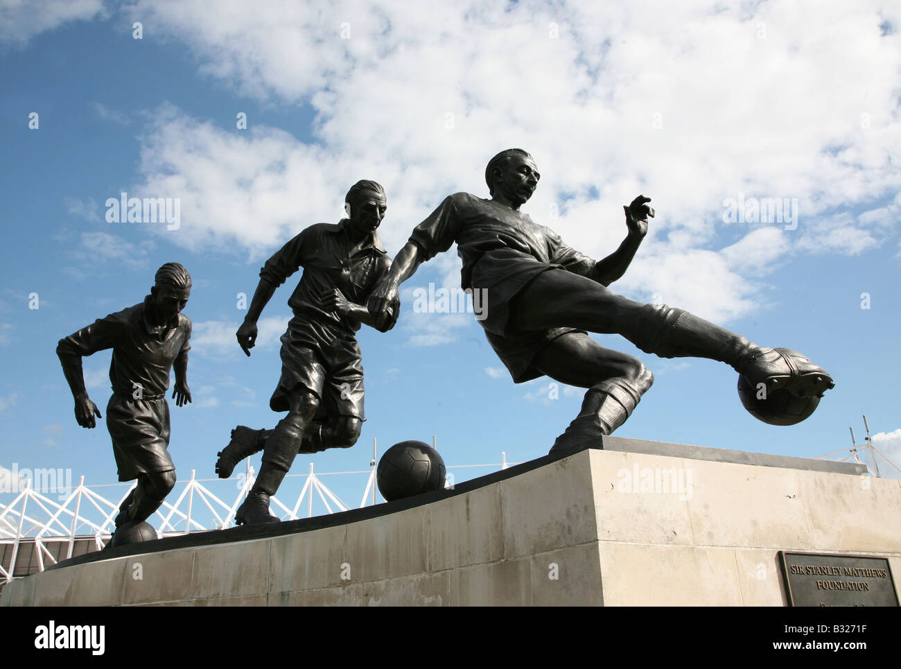 Statua di Sir Stanley Matthews al Bet 365 (ERA) Britannia Stadium casa di Stoke City Football Club, Stoke on Trent, Staffordshire, England, Regno Unito Foto Stock