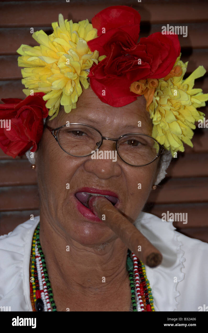 Sigaro cubano Lady Havana Cuba Foto Stock