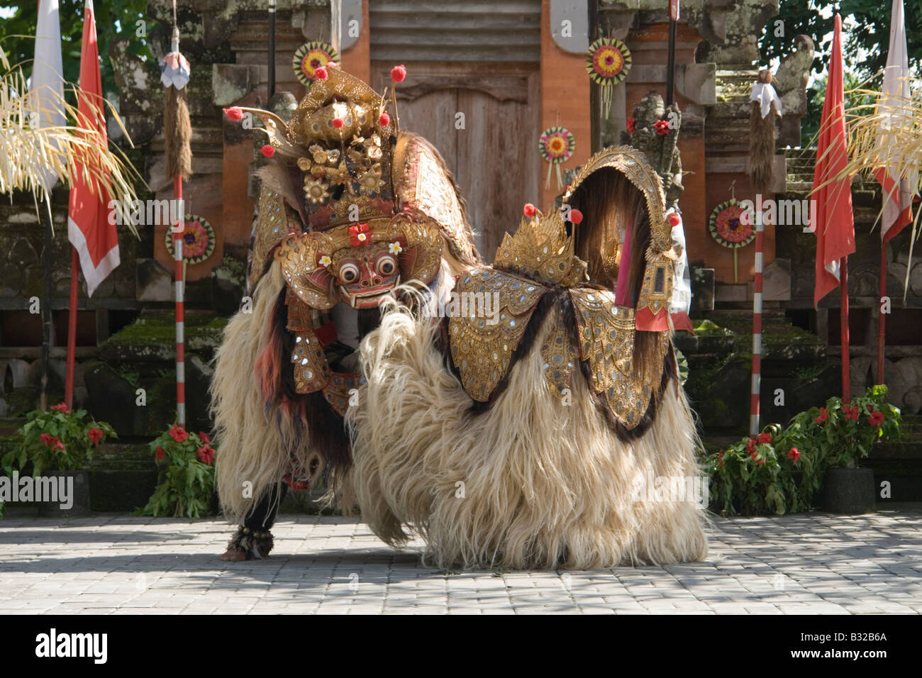 Il spettacolo di danza Barong, in Batubulan (Bali - Indonesia). Spectacle de danse Barong à Batubulan (Bali - Indonésie). Foto Stock