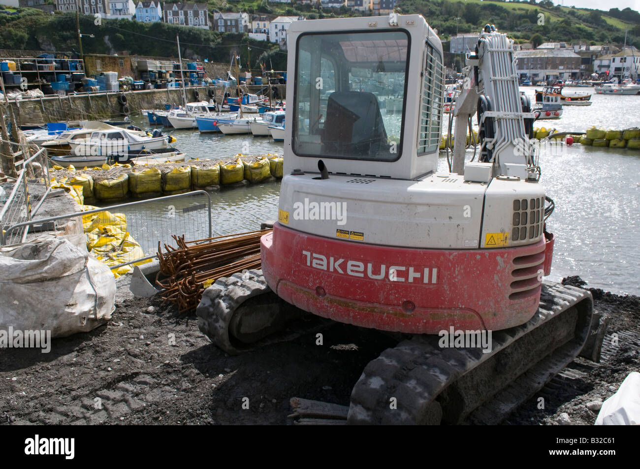 Lavori in corso nel porto di Mevagissey Cornovaglia 2008 Foto Stock