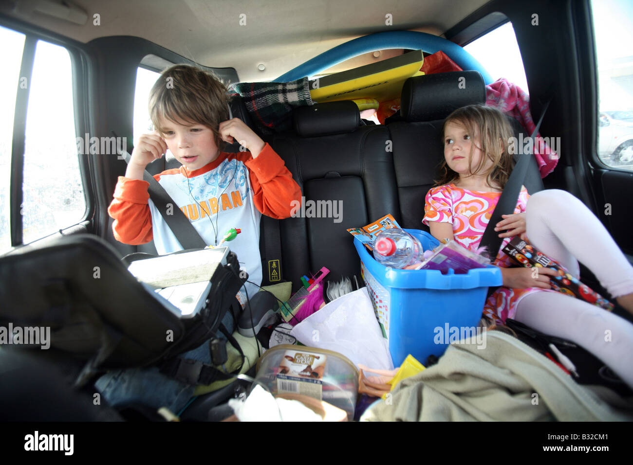 Pic mostra i bambini durante un viaggio in automobile Foto Stock