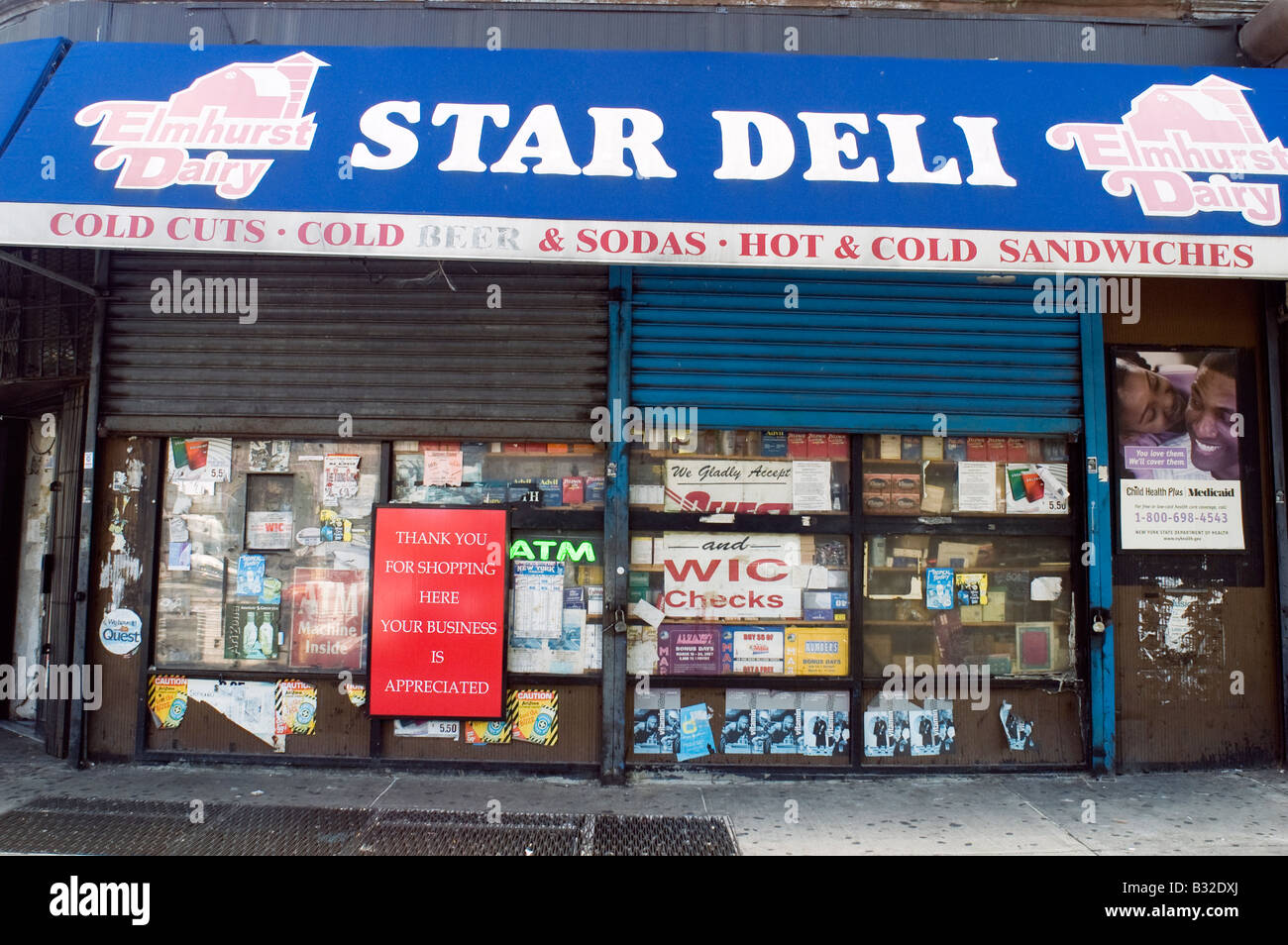 Un deli sulla St Nicholas Avenue nel quartiere di Harlem di New York Foto Stock