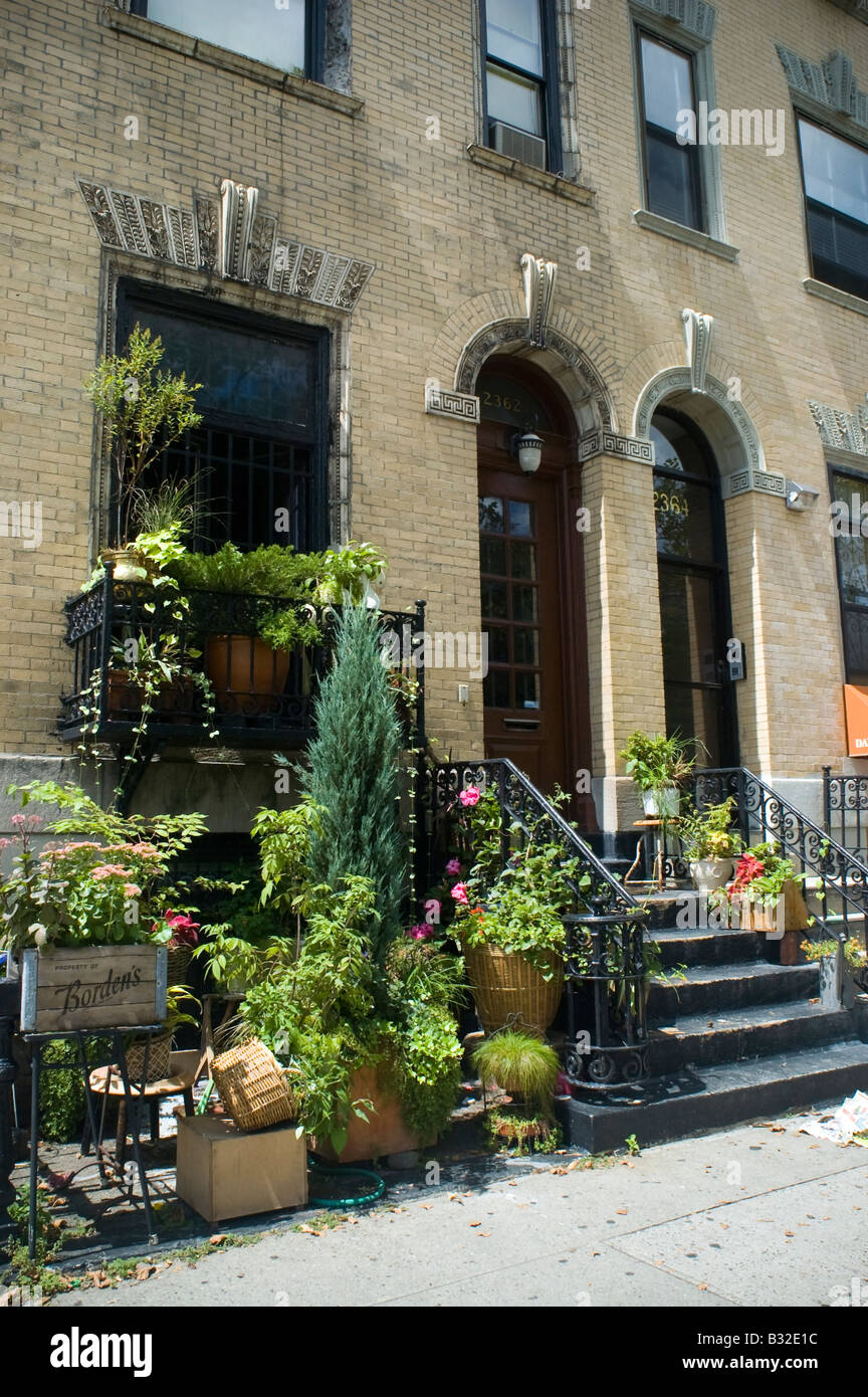 Strivers Row case a schiera in St Nicholas quartiere storico nel quartiere di Harlem di New York Foto Stock