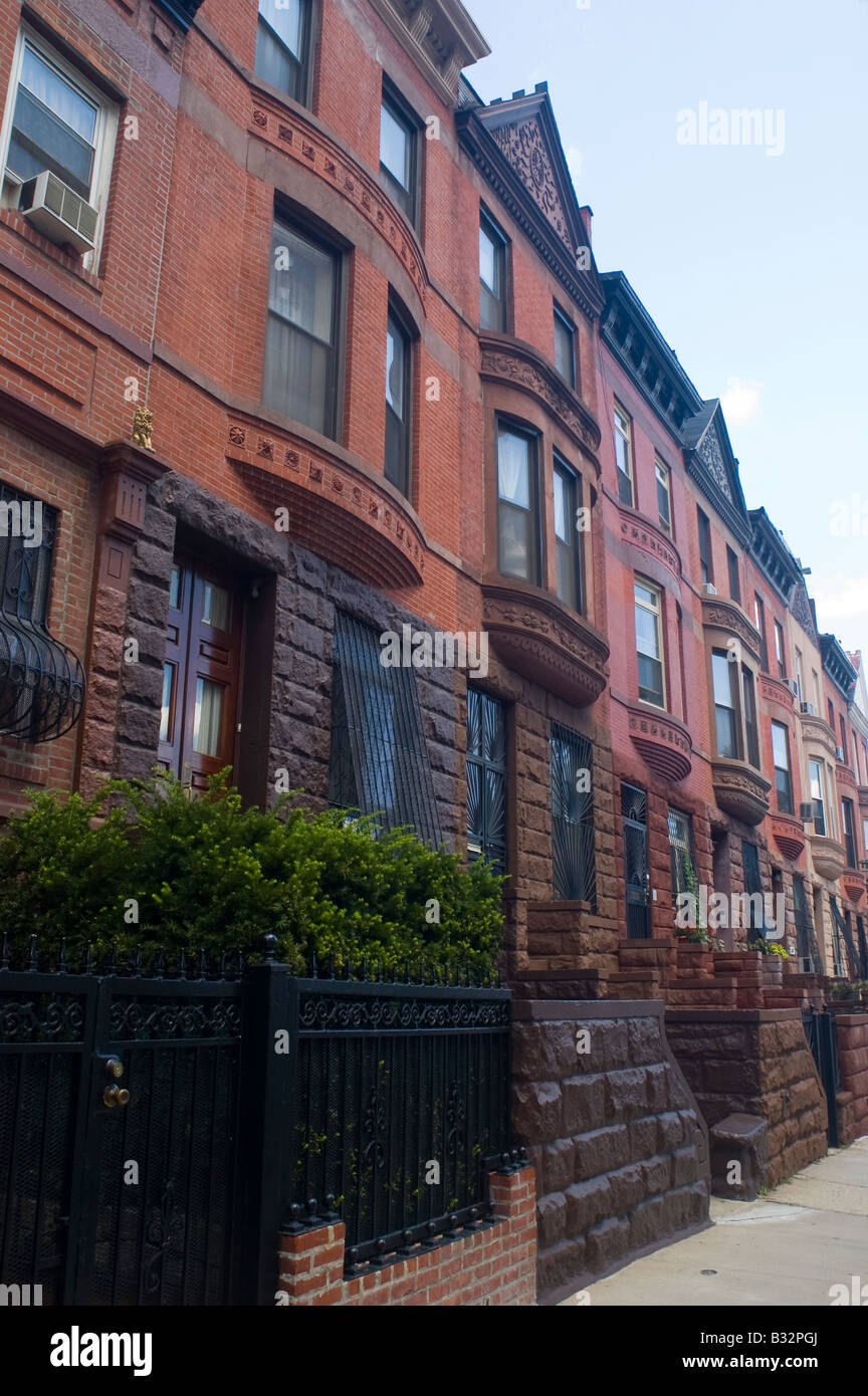 Case di arenaria off di St Nicholas Avenue nel quartiere di Harlem di New York Foto Stock