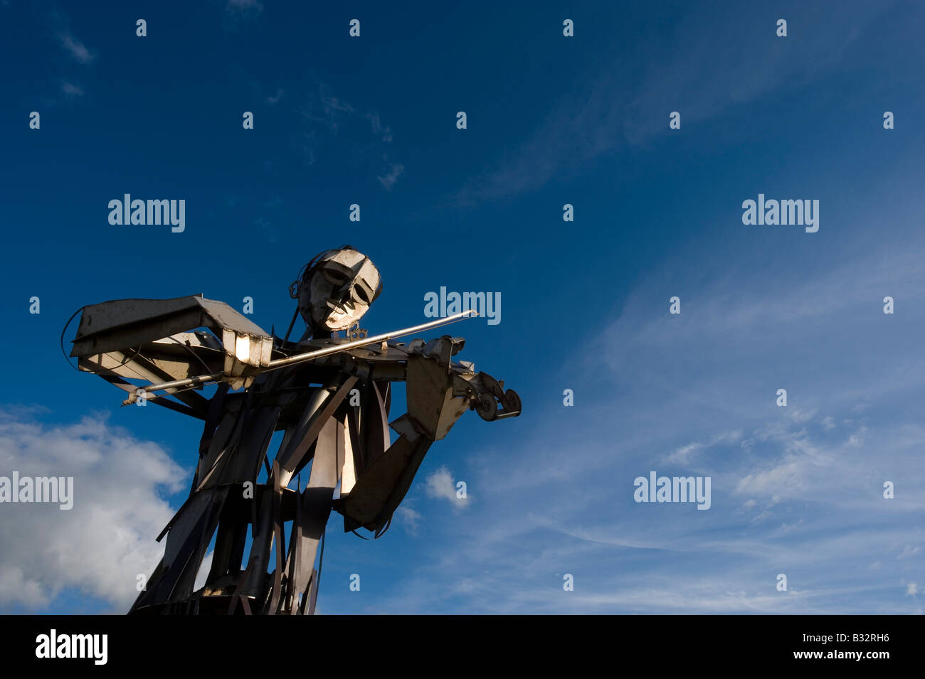 Lasciate che la danza inizi scultura Strabane, Contea di Tyrone, Irlanda del Nord Foto Stock