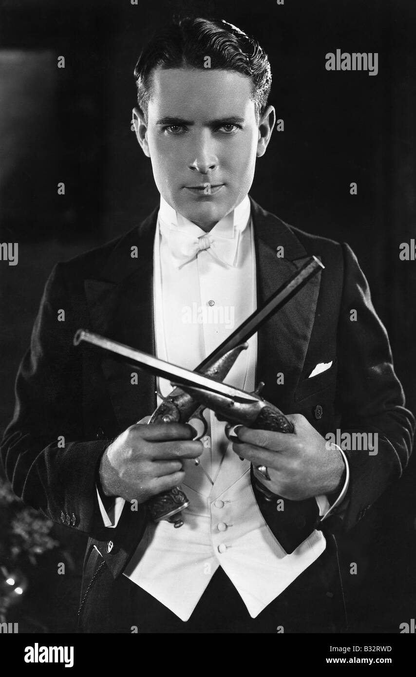 Ritratto di un uomo con dueling pistols Foto Stock