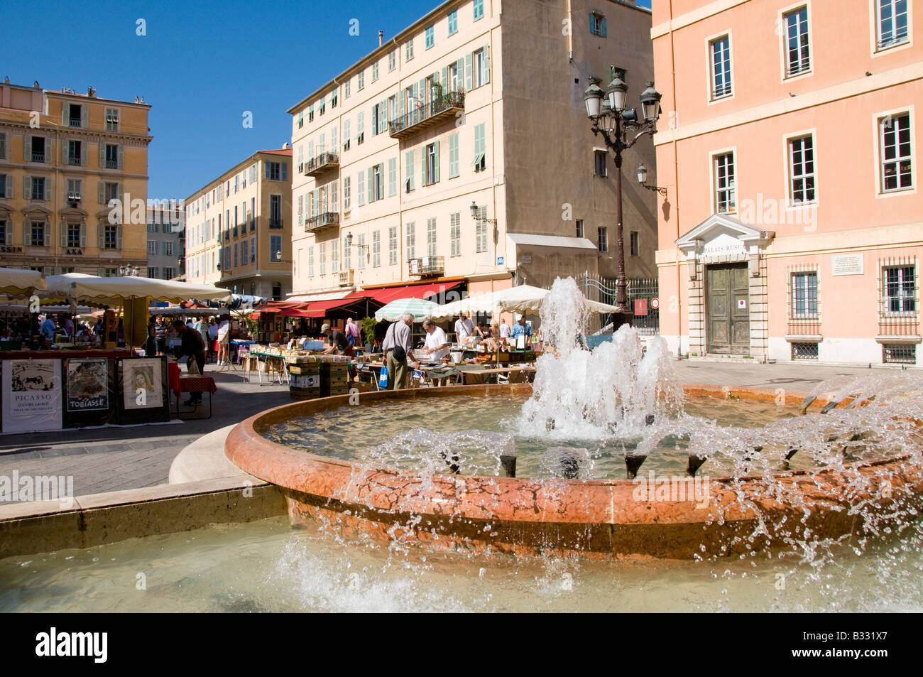 Il mercato dei libri in Place du Palais, la città vecchia di Nizza Cote d'Azur, in Francia Foto Stock