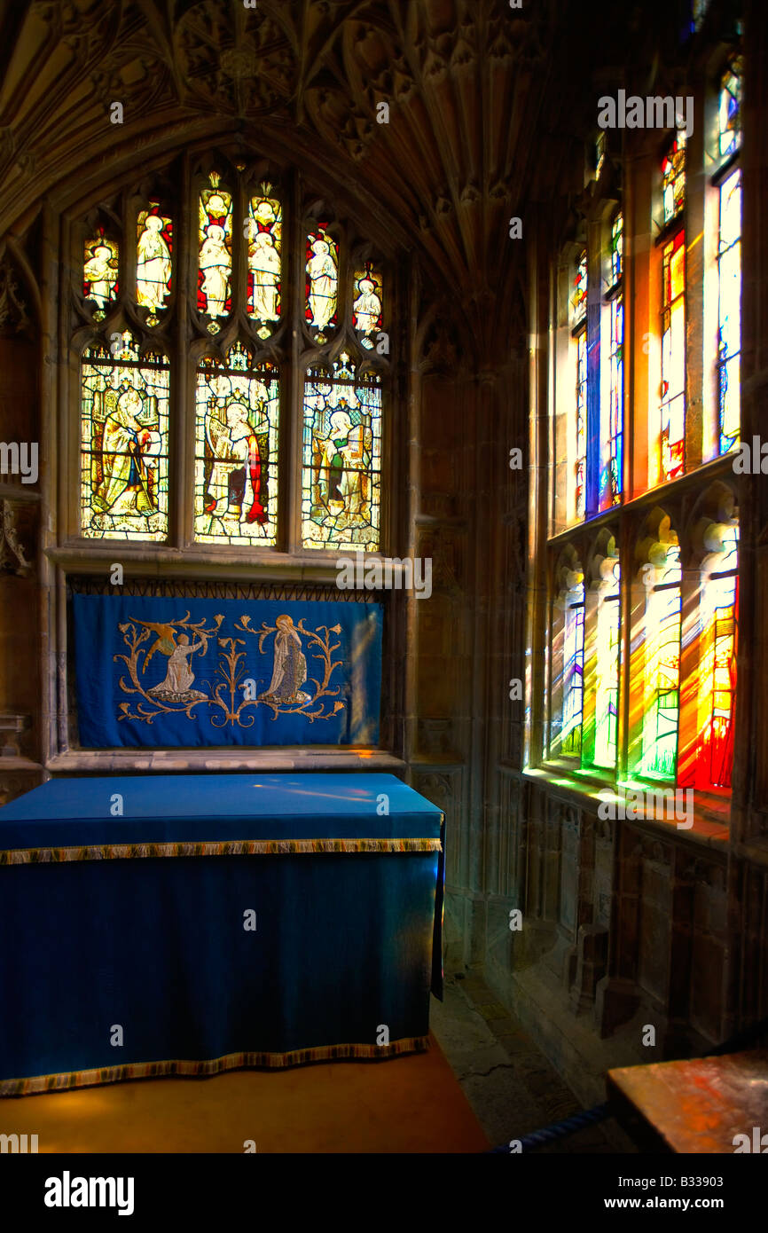 Finestra di Vetro colorato nella cattedrale di Gloucester, Gloucester, England, Regno Unito Foto Stock