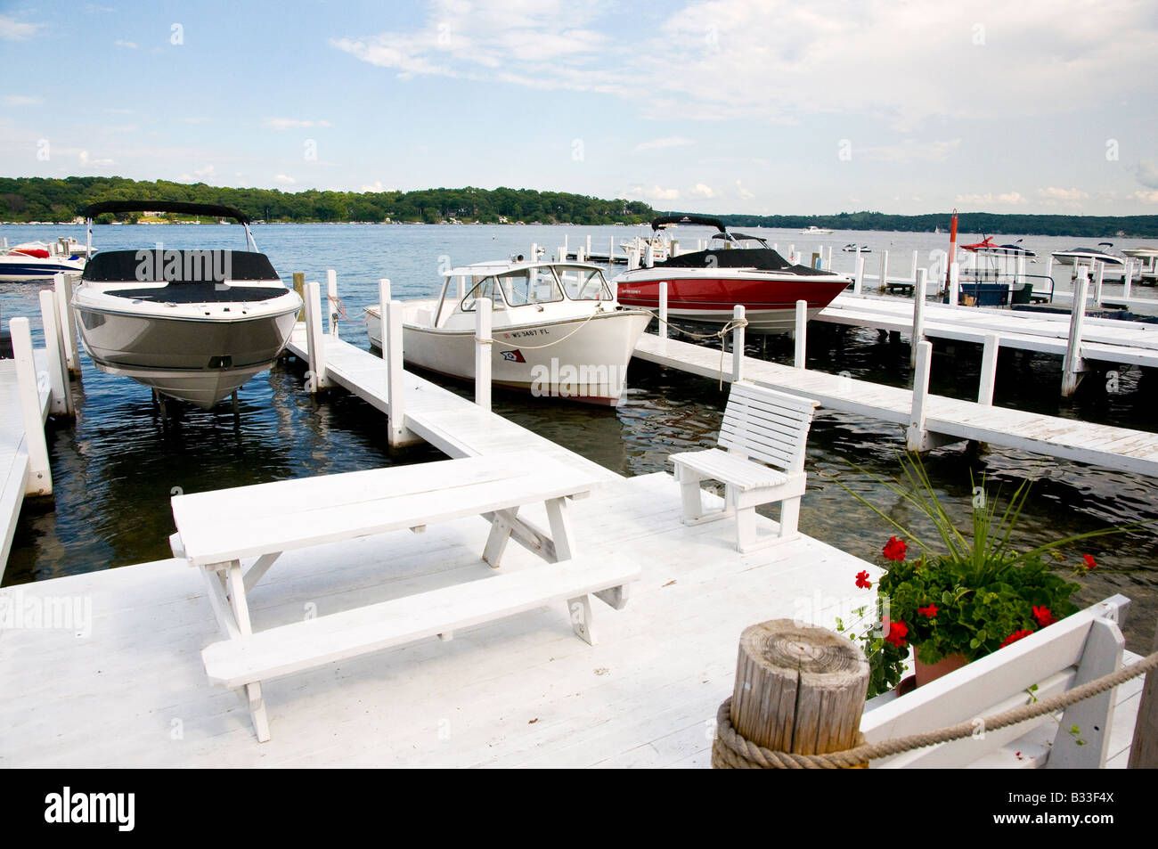 Barche & Piers a Williams Bay il Lago di Ginevra, Wisconsin, STATI UNITI D'AMERICA Foto Stock