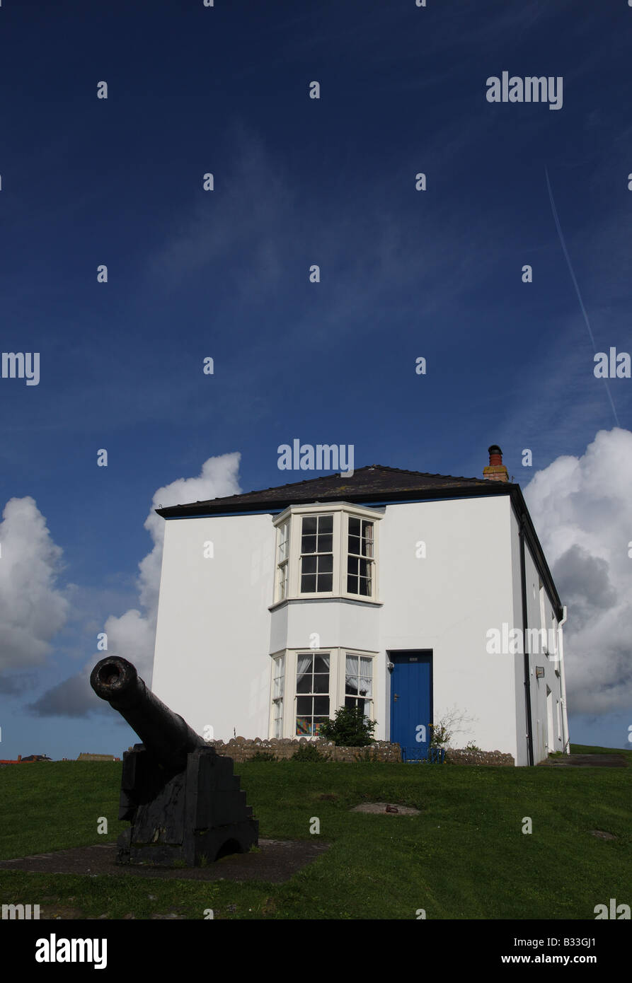 La vecchia casa di guardia costiera nella pittoresca cittadina balneare di Tenby nel Galles occidentale Foto Stock