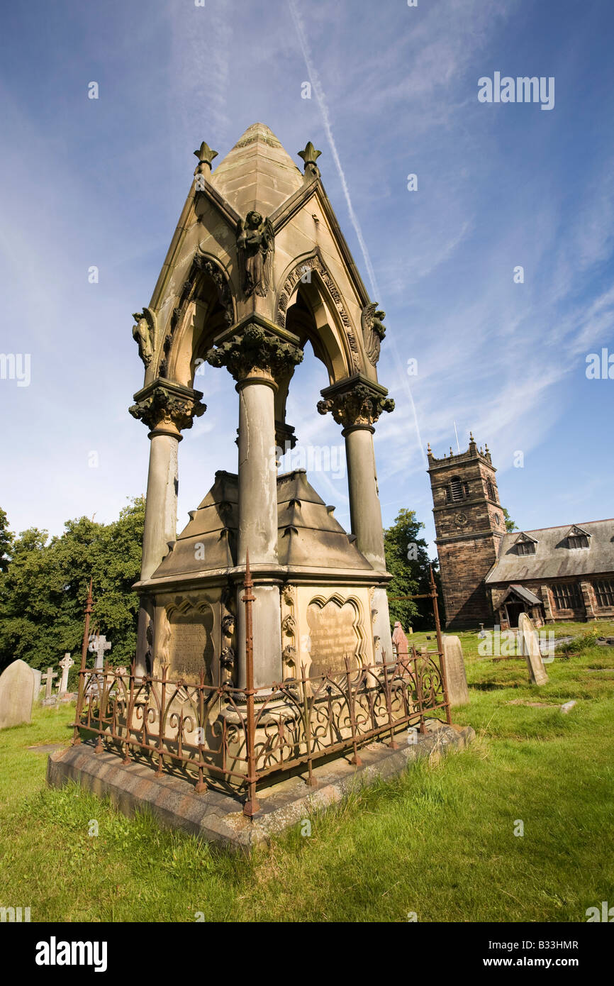 Regno Unito Cheshire Knutsford Rostherne Village St Marys Chiesa famiglia Simpson memorial nel sagrato della chiesa Foto Stock