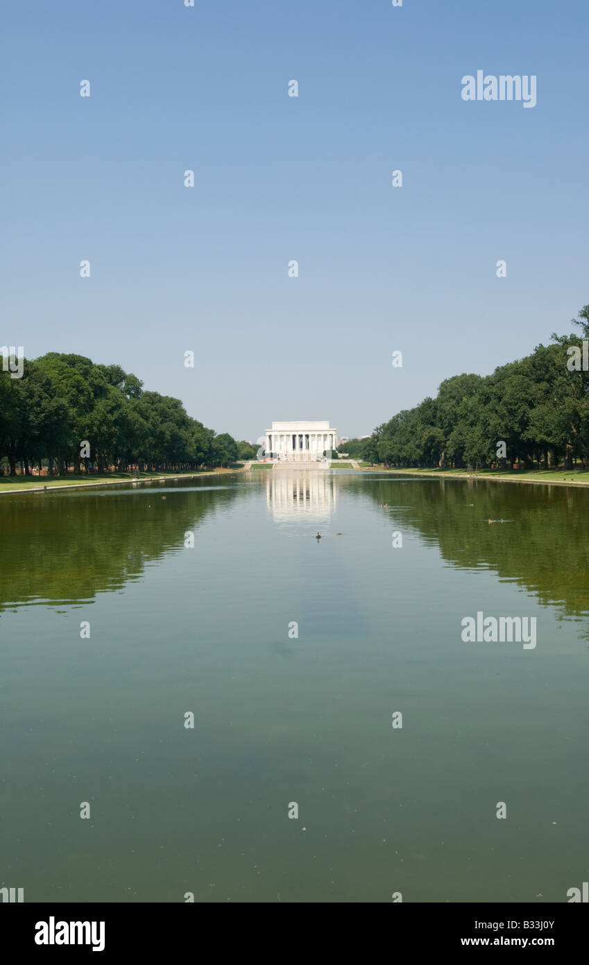 La piscina riflettente sul National Mall con il Lincoln Memorial in background, a Washington, DC. Foto Stock