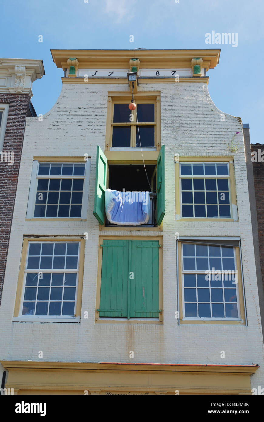 La facciata della tipica casa Olandese di Middelburg, Paesi Bassi Zeeland Foto Stock