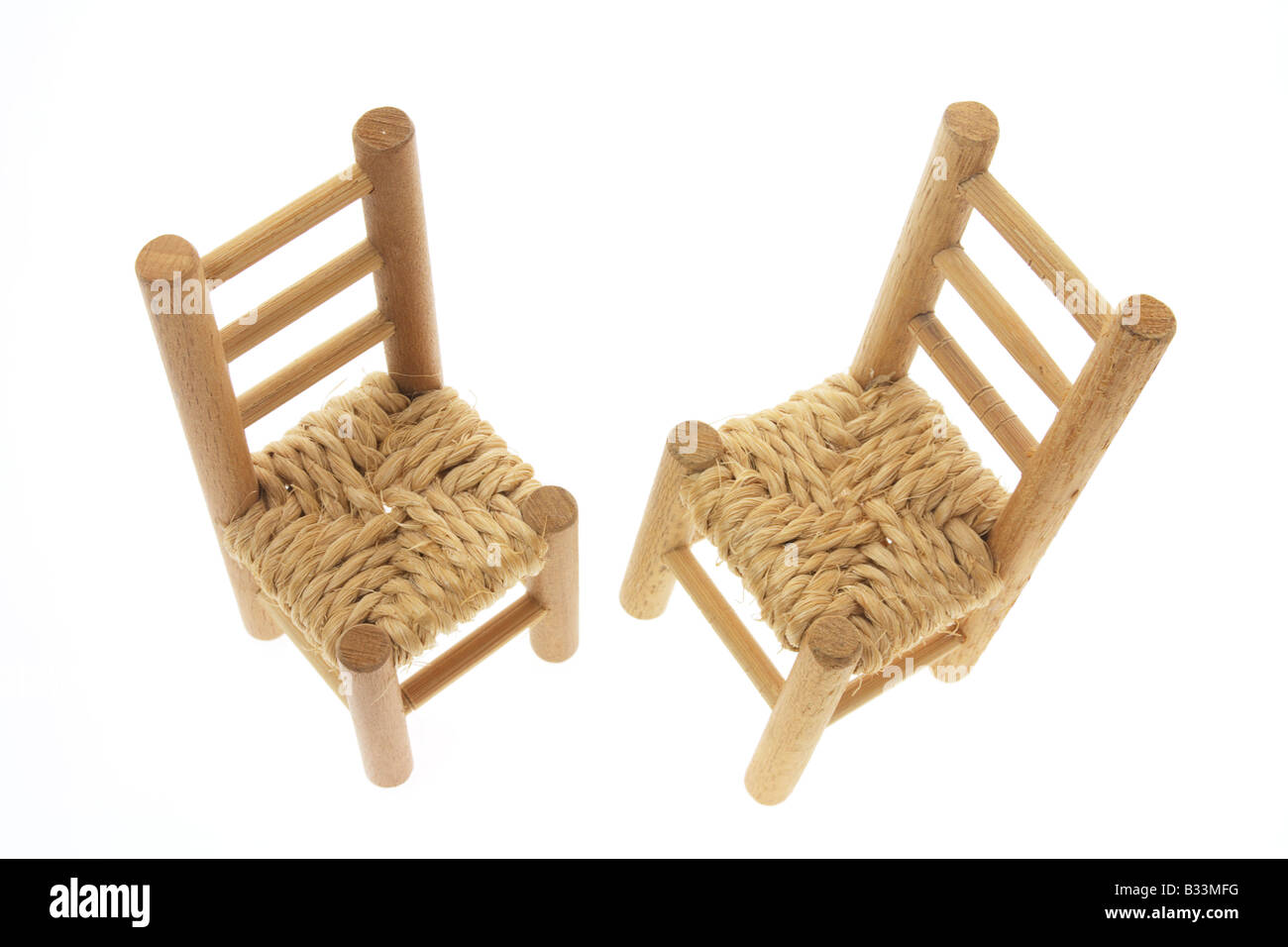 Miniatura di sedie in legno Foto stock - Alamy