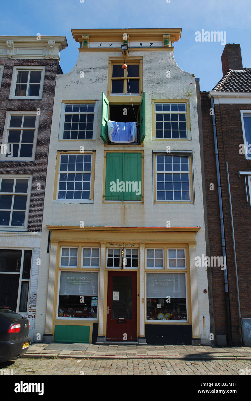 La facciata della tipica casa Olandese di Middelburg, Paesi Bassi Zeeland Foto Stock