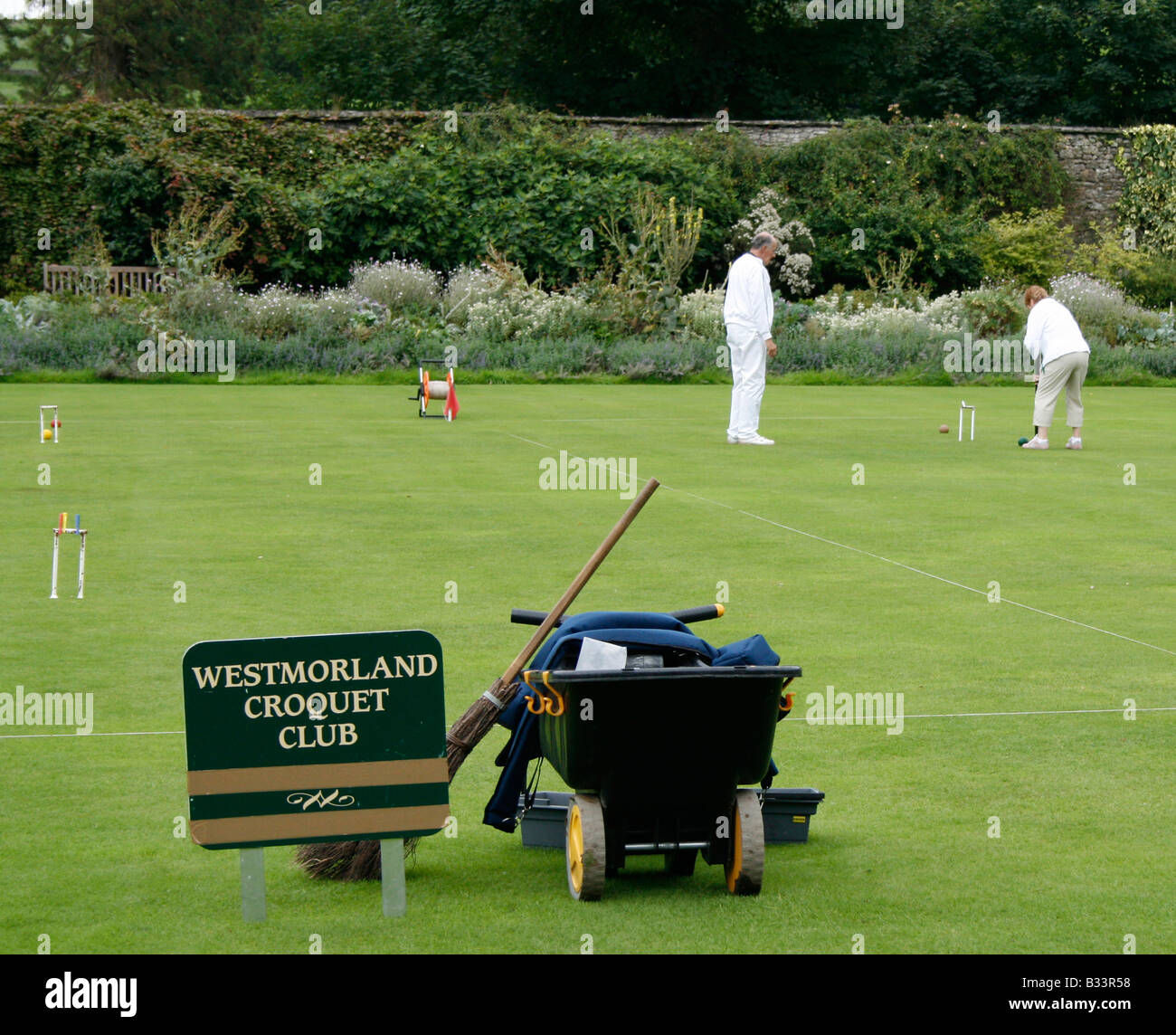 Westmorland Croquet Club a giocare a Levens Hall, nel distretto del lago, Inghilterra, Regno Unito. Foto Stock