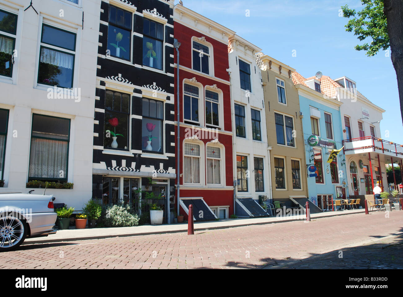 Vecchie case mercantili lungo Smallekade Vlissingen Paesi Bassi Foto Stock