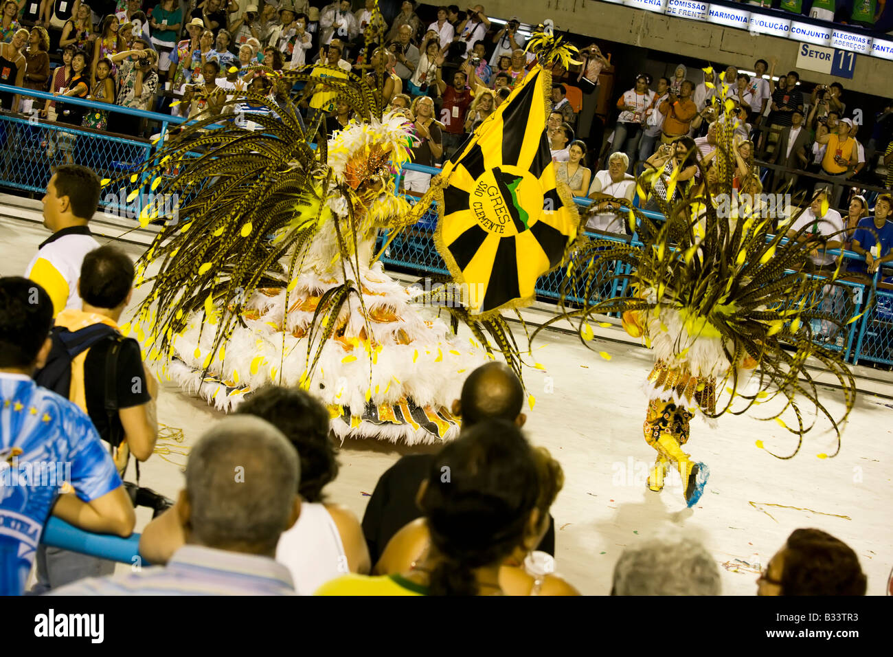 Il famoso carnevale sfilano al Sambodromo di Rio de Janeiro in Brasile Foto Stock