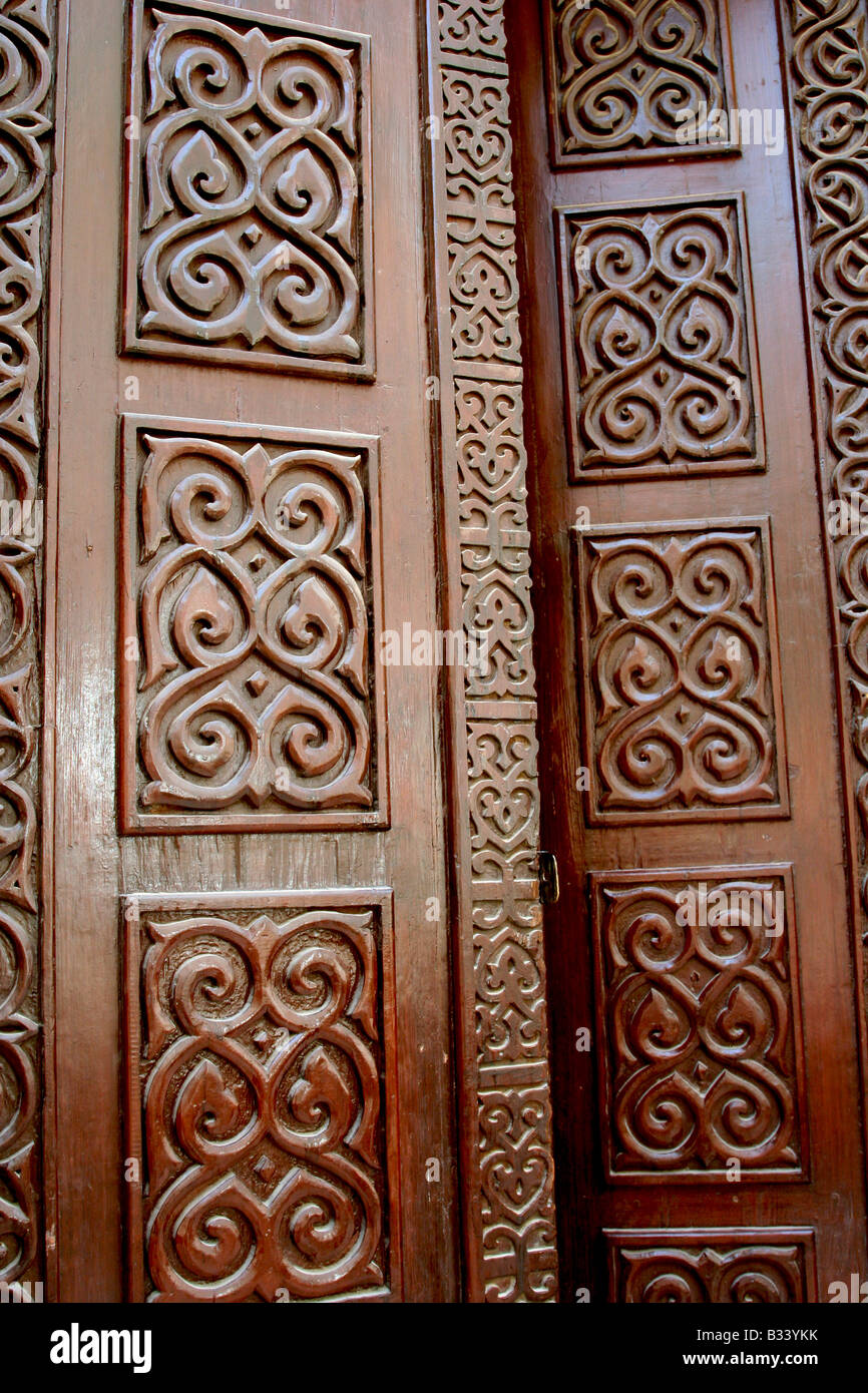 In legno porta islamica della Moschea Al-Hakim al Cairo Foto Stock