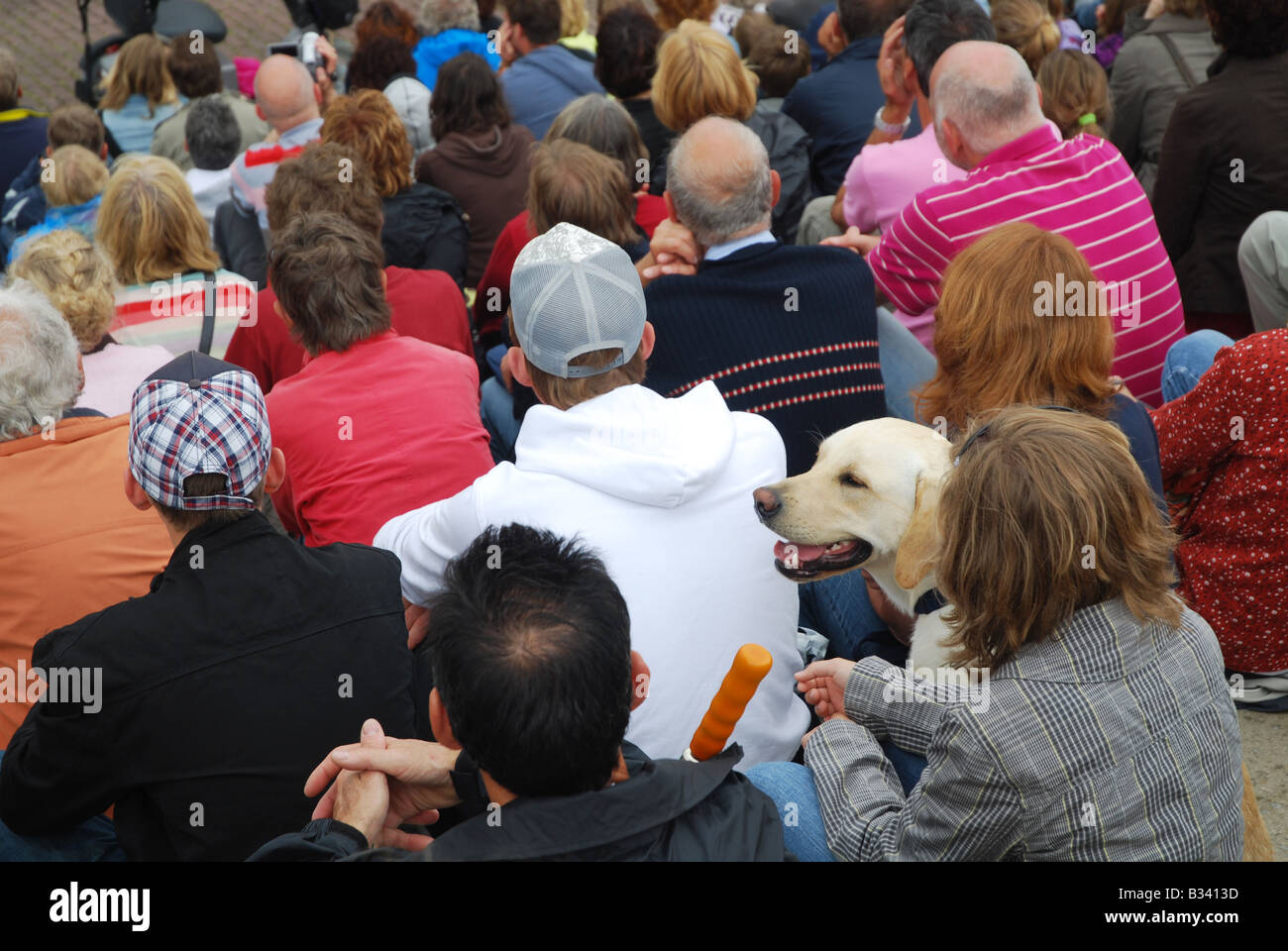 La folla di persone all aria aperta prestazioni Vlissingen Paesi Bassi Foto Stock