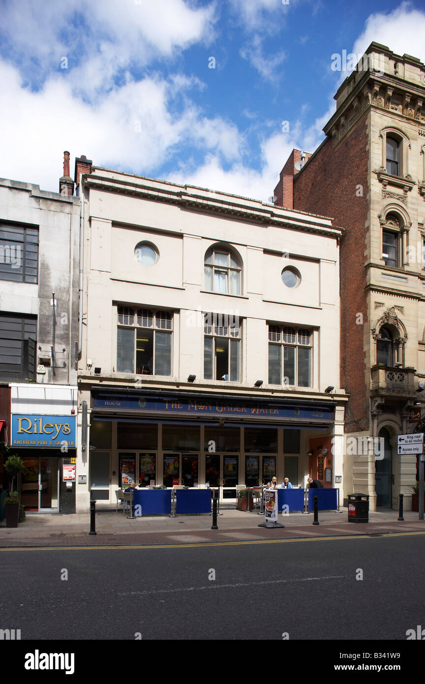 Deansgate picture house (ex) ora 'La Luna sotto l'acqua' un pub Wetherspoon in Manchester REGNO UNITO Foto Stock