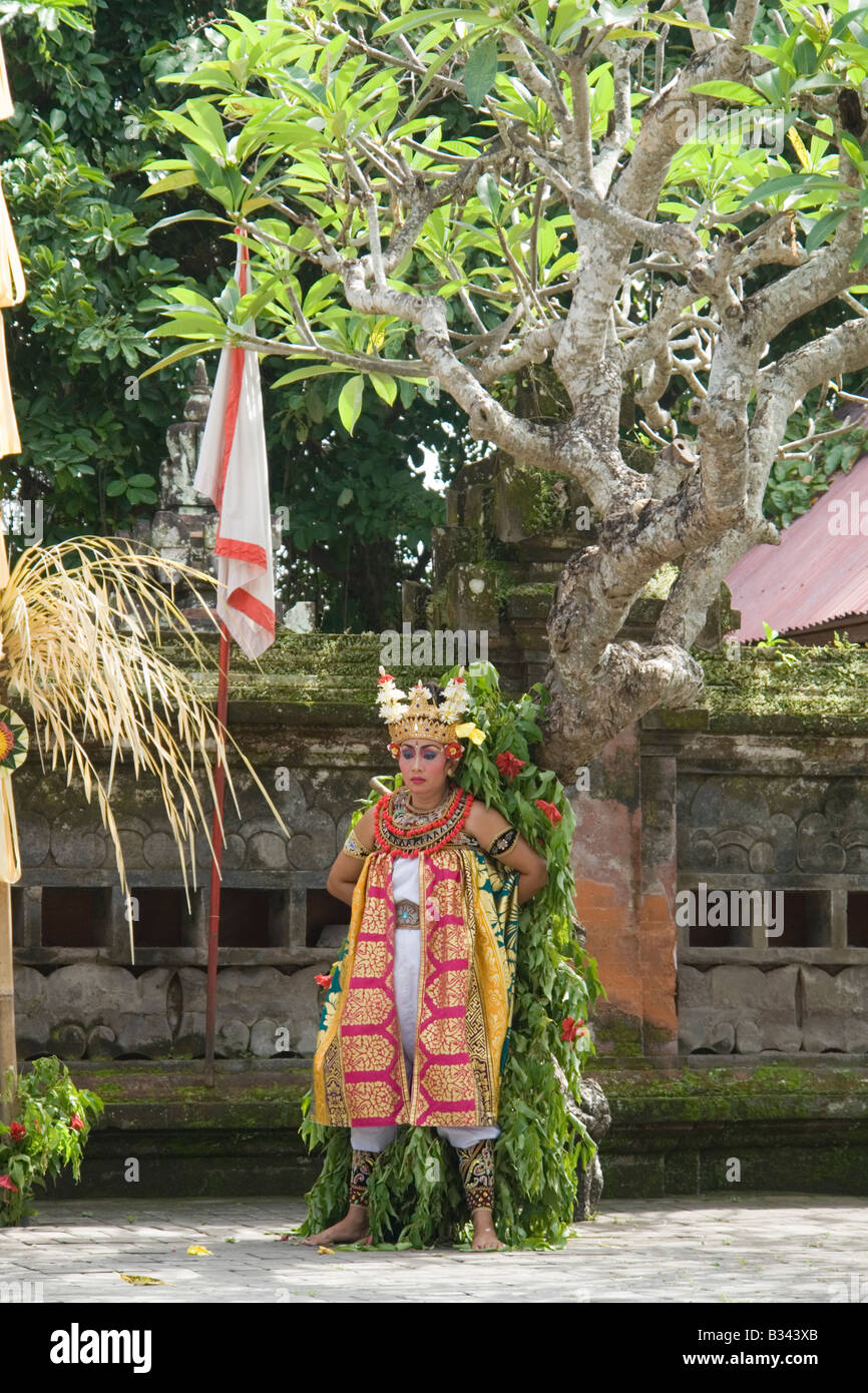 In Batubulan (Bali - Indonesia), il Principe della danza Barong. Dans Batubulan (Bali-Indonésie), le Prince de la danza Barong. Foto Stock