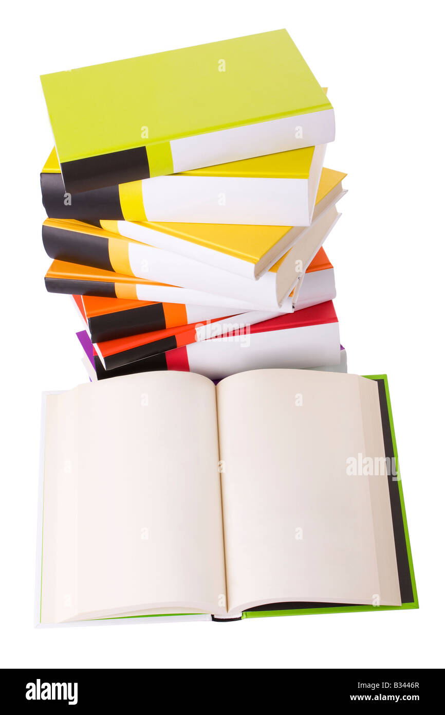 Libro Aperto e pila di libri isolato su bianco Foto Stock