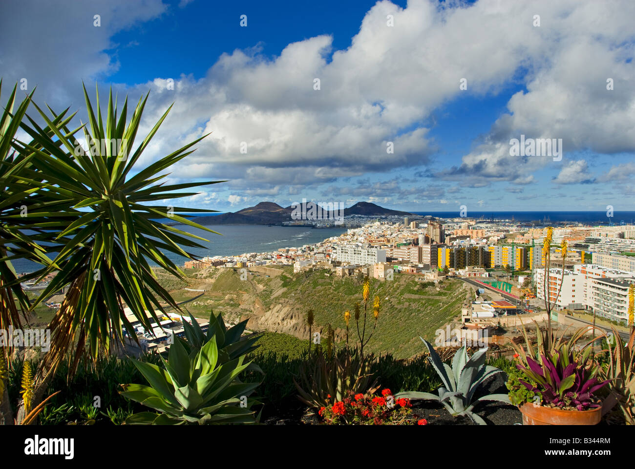 Vista della città e del porto di Las Palmas de Gran Canaria Spagna Foto Stock
